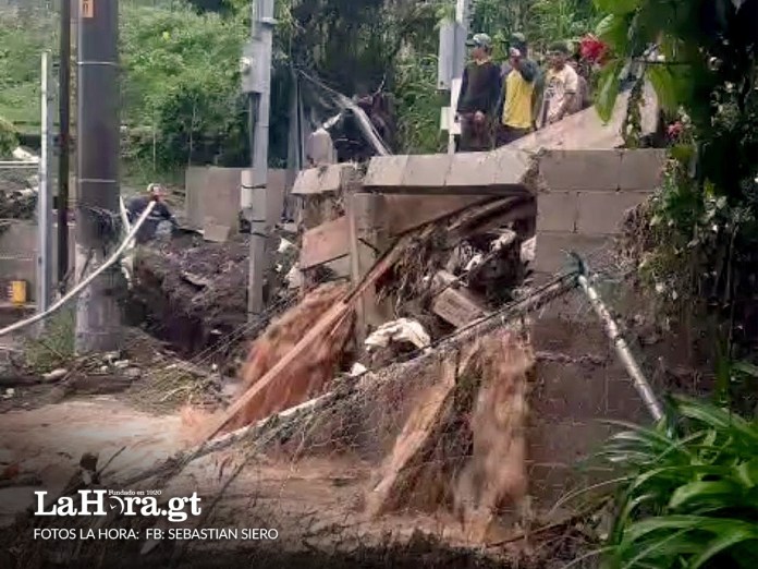Deslave ocurrido en el kilómetro 8.7, subida a Muxbal, aldea Nueva Concepción, Santa Catarina Pinula. Foto: La Hora.
