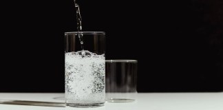 Agua gasificada vs. natural