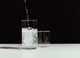 Agua gasificada vs. natural