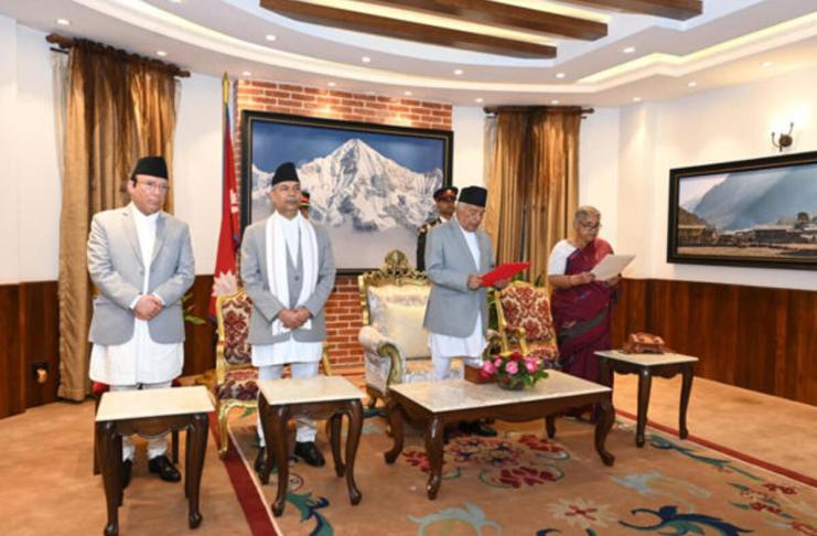 Sushila Karki jura este viernes como primera ministra interina de Nepal, convirtiéndose en la primera mujer en ocupar el cargo en la historia del país. Foto: La Hora: EFE