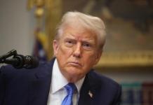 El Departamento de Justicia de EE.UU. reiteró que Donald Trump "no tiene nada que ver" con la retirada de algunas imágenes del caso Epstein.
