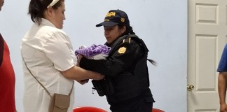 Bebé es desamparada en una casa abandonada en Huehuetango