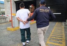 Migrantes retornados que eran buscados son capturados a su arribo a Guatemala detención de migrantes