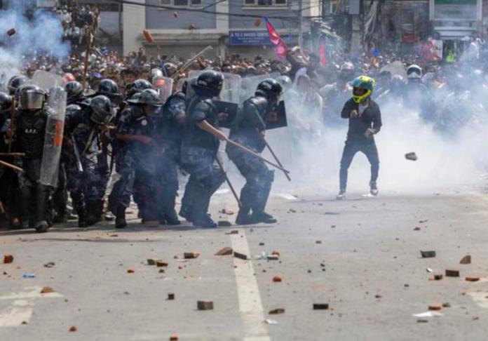 Imágenes de las protestas en Katmandú. Foto: La Hora: EFE