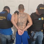 Pandillero salvadoreño enviado por autoridades mexicanas, para luego ser trasladado hacia El Salvador. Foto La Hora: PNC