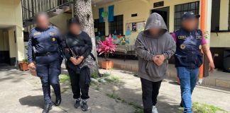 Pareja de esposos son capturados por presuntamente estar implicados en un caso de homicidio. Foto La Hora: PNC