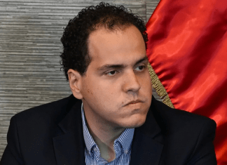 Encuentro entre político venezolano y ministro guatemalteco.