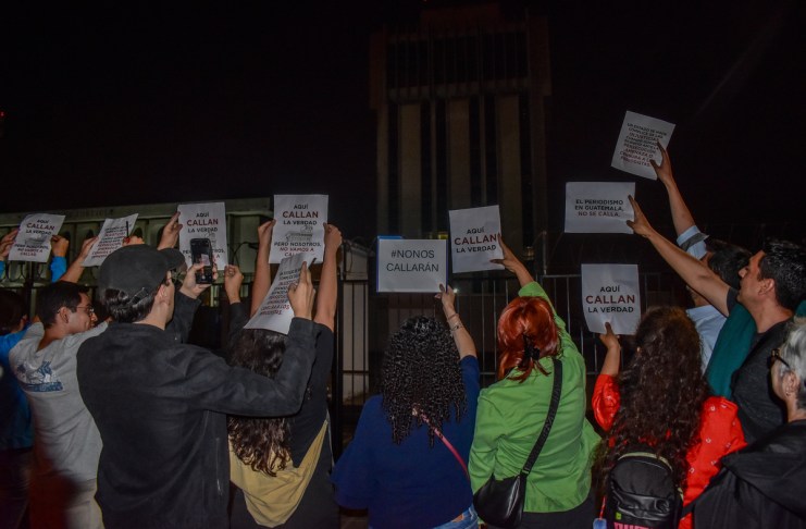 Periodistas en Guatemala el pasado 5 de mayo denunciaron al sistema de justicia guatemalteco de criminalizar a la prensa. Foto La Hora: Daniel Ramírez.