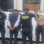 Presuntos asaltantes capturados en zona 1. Foto La Hora: PNC