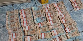 Más de Q200 mil localizados en allanamiento en Izabal. Foto La Hora: MP