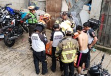 Una mujer y un niño arrastrados por río son rescatados; una tercera víctima continúa desaparecida Los cuerpos de socorro continúan las labores de rescate para localizar a la tercera persona que continúa desaparecida. Foto La Hora: CBV