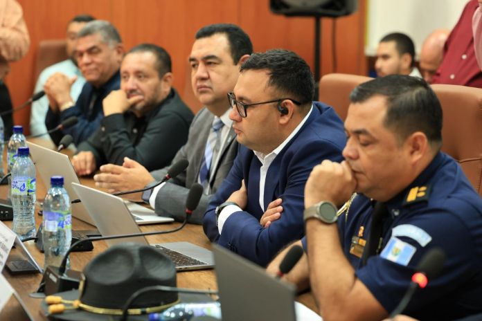 Reunión para la reforma a la Ley de Tránsito para cambiar la edad mínima de las licencias tipo A. Foto La Hora: DGT