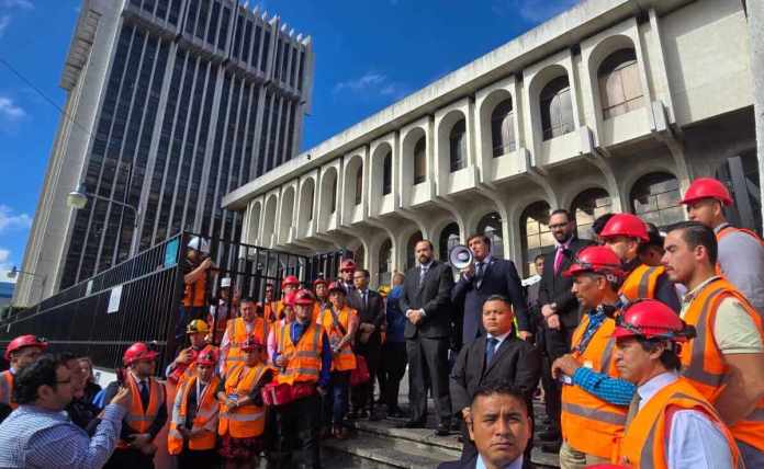 El pasado 4 de febrero, el OJ participó en el macro simulacro de terremoto sin incluir la Torre de Tribunales. Foto La Hora: Sergio Osegueda