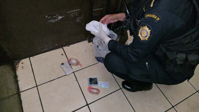PNC captura a mujeres que intentaban ingresar teléfonos y droga a Renovación I