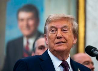 El presidente de Estados Unidos, Donald Trump, señaló este martes a su homólogo chino, Xi Jinping, de "conspirar". Foto La Hora: EFE.