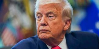 El presidente de Estados Unidos, Donald Trump, observa durante un evento conmemorativo del 90.º aniversario de la Ley del Seguro Social. Foto: La Hora: EFE archivo.
