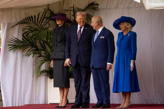 El rey Carlos III de Gran Bretaña recibe al presidente estadounidense Trump durante una visita de Estado. Foto: La Hora: EFE