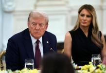 Trump a Venezuela: derribaremos sus aeronaves si amenazan a militares estadounidenses Trump advierte a Venezuela que derribará sus cazas si ponen a militares de EEUU en peligro. Foto: La Hora: EFE