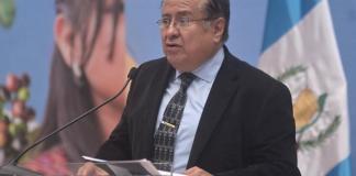 Ministro de Energía y Minas, Victor Hugo Ventura, por aplicación del etanol en gasolina para el 2026. Foto La Hora: Fabricio Alonzo