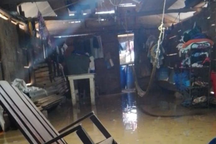 Vivienda dañada por lluvia. Foto La Hora: Conred