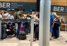 Largas colas en el aeropuerto de Berlín por fallos en sistema informático. Foto: La Hora: EFE