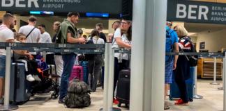 Largas colas en el aeropuerto de Berlín por fallos en sistema informático. Foto: La Hora: EFE