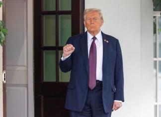 Trump amenaza con aranceles "sustanciales" a las importaciones de muebles. Foto: La Hora: EFE