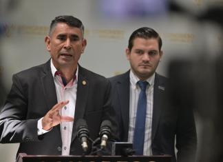 El secretario general de Cambio, Jorge Baldizón y "3Kiebres" señalaron al gobierno de Arévalo de presionar alcaldes. Foto La Hora: Fabricio Alonzo