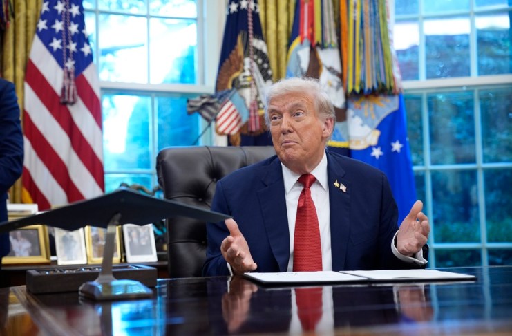 Presidente Trump en la oficina Oval de la Casa Blanca. Foto La Hora: EFE