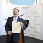 Boris España ha participado en tres partidos políticos y un bloque independiente. Foto: Congreso de la República