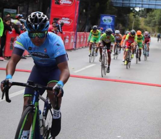 El ciclista Josué Canastuj sufrió un accidente al ser atropellado mientras entrenaba.