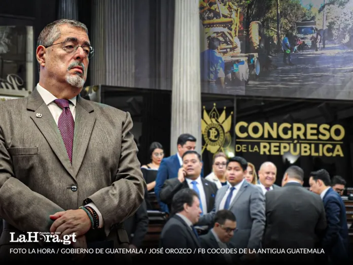 codedes_2579e9 Los diputados de Vamos festejan cuando se aprobó una ley para otorgar más fondos a los Codedes. Arte: La Hora / Francisco Altán