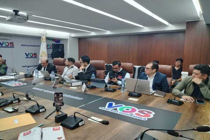 El director de Covial, José Istupe, acudió a una citación en el Congreso, donde se le consultó por el plan anual de conservación vial para 2026. Foto: La Hora