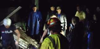 Tres miembros de una familia en Senahú, Alta Verapaz, luego que un deslave soterrara la vivienda durante la madrugada. Foto La Hora: Bomberos Municipales Departamentales