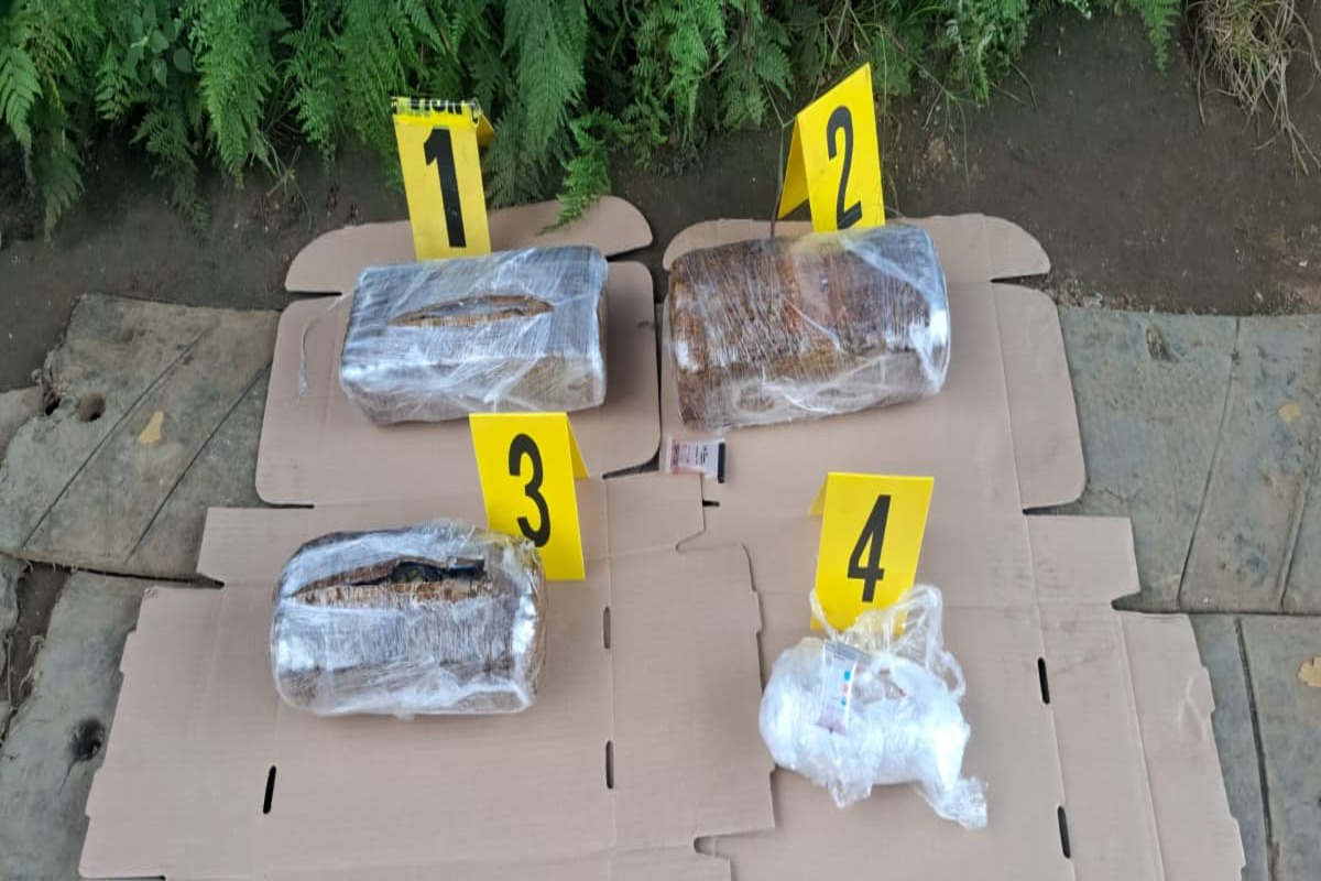 Detienen a salvadoreño que llevaba marihuana y droga cristal en Retalhuleu