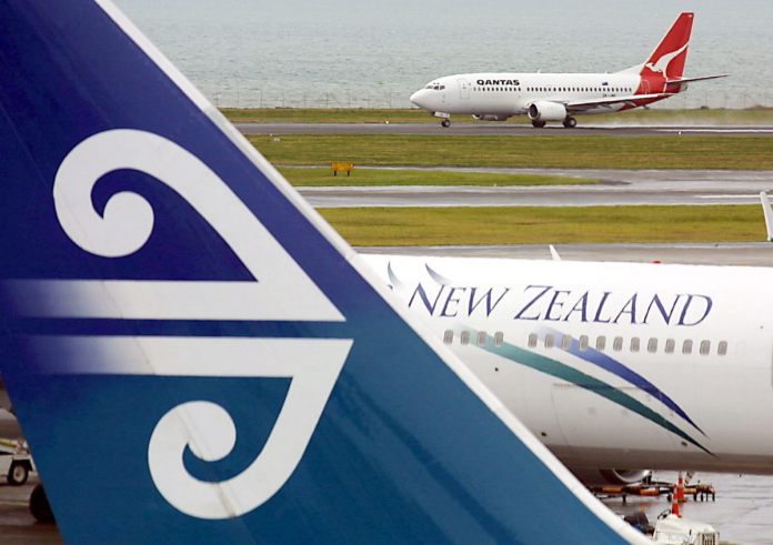 Fotografía de archivo, que muestra un avión en el aeropuerto internacional de Auckland, en Nueva Zelanda. Foto La Hora: EFE