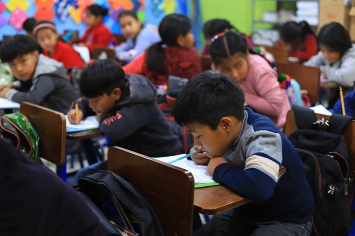 estudiantes El estudiantado del sector público de los niveles de educación inicial, preprimaria, primaria y media se verá afectado. Foto La Hora: Ministerio de Educación.