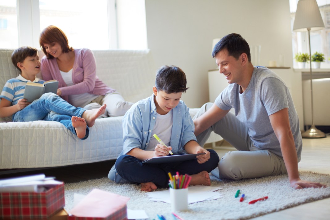 Los momentos en familia crea recuerdos positivos que perduran para toda la vida. Foto: Freepik.