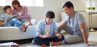 Los momentos en familia crea recuerdos positivos que perduran para toda la vida. Foto: Freepik.