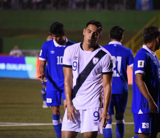 La selección nacional de Guatemala despegó este domingo hacia Panamá, para revertir la derrota ante El Salvador. Foto La Hora: José Orozco