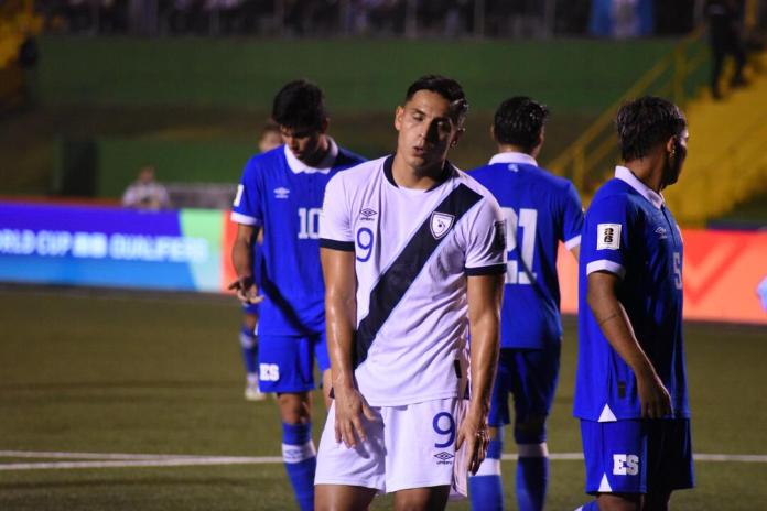 La selección nacional de Guatemala despegó este domingo hacia Panamá, para revertir la derrota ante El Salvador. Foto La Hora: José Orozco