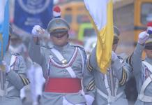 Bandas escolares recorren por las calles en festividades patrias Foto: La Hora