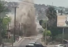 Megafuga de agua en Tijuana deja socavón y corte del servicio en 632 colonias.