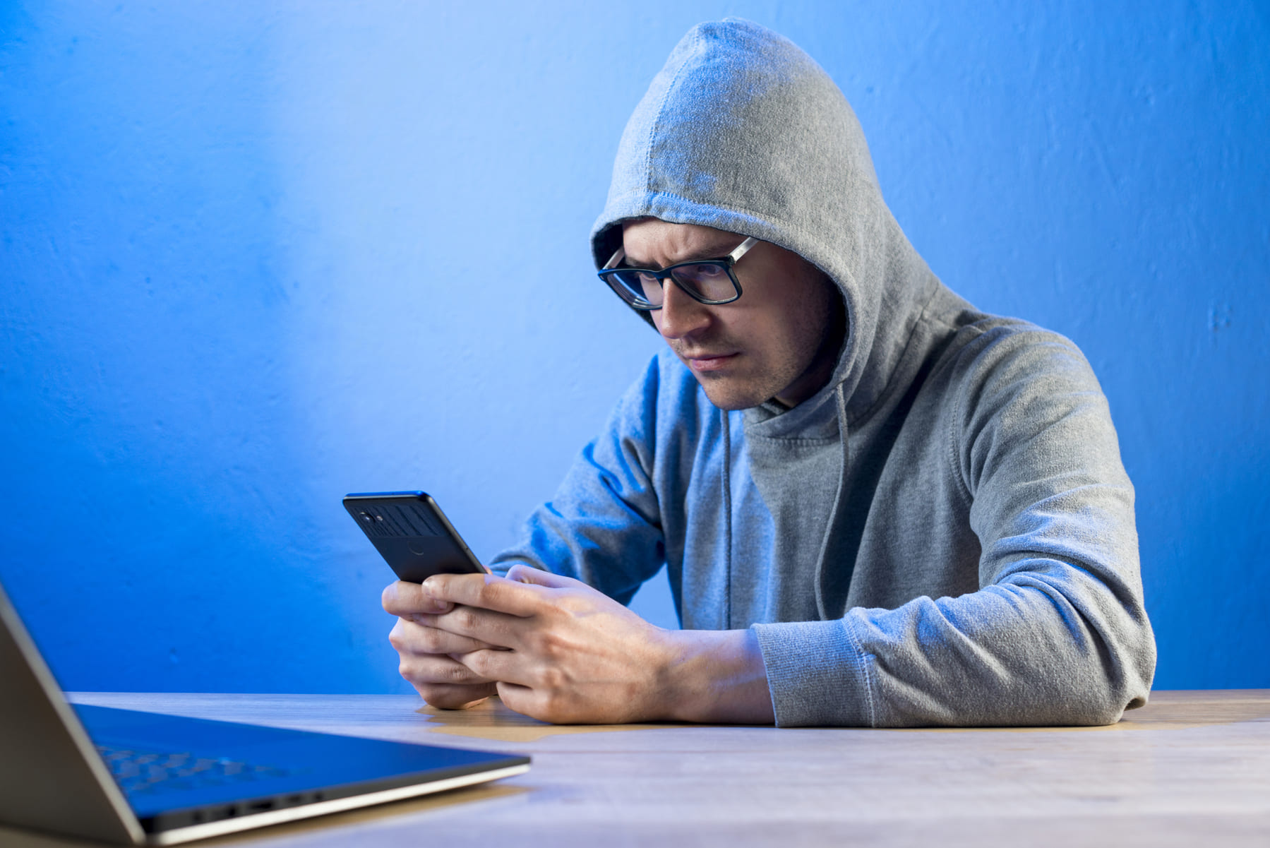 No conteste mensajes sospechosos enviados a su correo electrónico, mensaje de texto, en códigos QR. Foto: Freepik