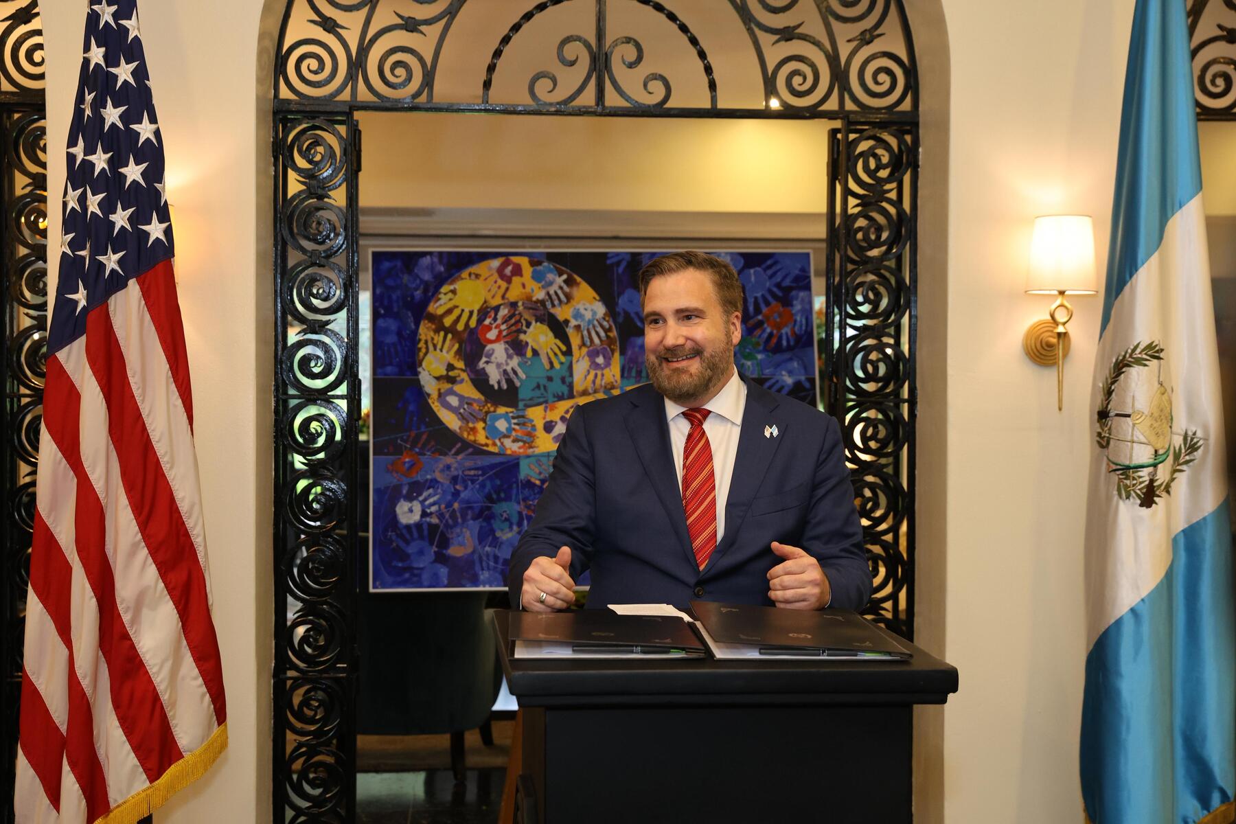 Tobin Bradley, Embajador de los Estados Unidos en Guatemala, durante la presentación de proyecto. Foto: Cortesía Fundación Mario López Estrada