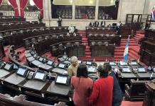 Más de la mitad de diputados no se presentaron a la plenaria para continuar con la interpelación al ministro de Salud. Foto: L a Hora / José Orozco