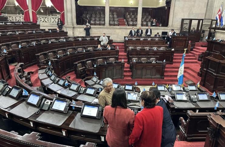 Más de la mitad de diputados no se presentaron a la plenaria para continuar con la interpelación al ministro de Salud. Foto: L a Hora / José Orozco