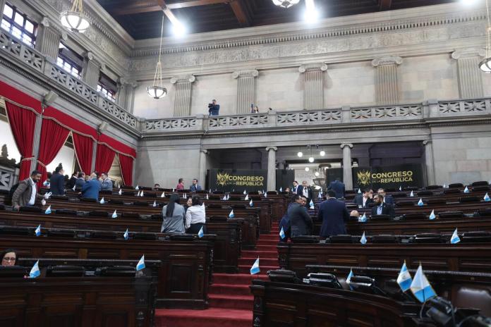 Varios diputados de la mayoría de bancadas no se presentaron a la interpelación al ministro de Salud, Joaquín Barnoya. Foto: Congreso de la República