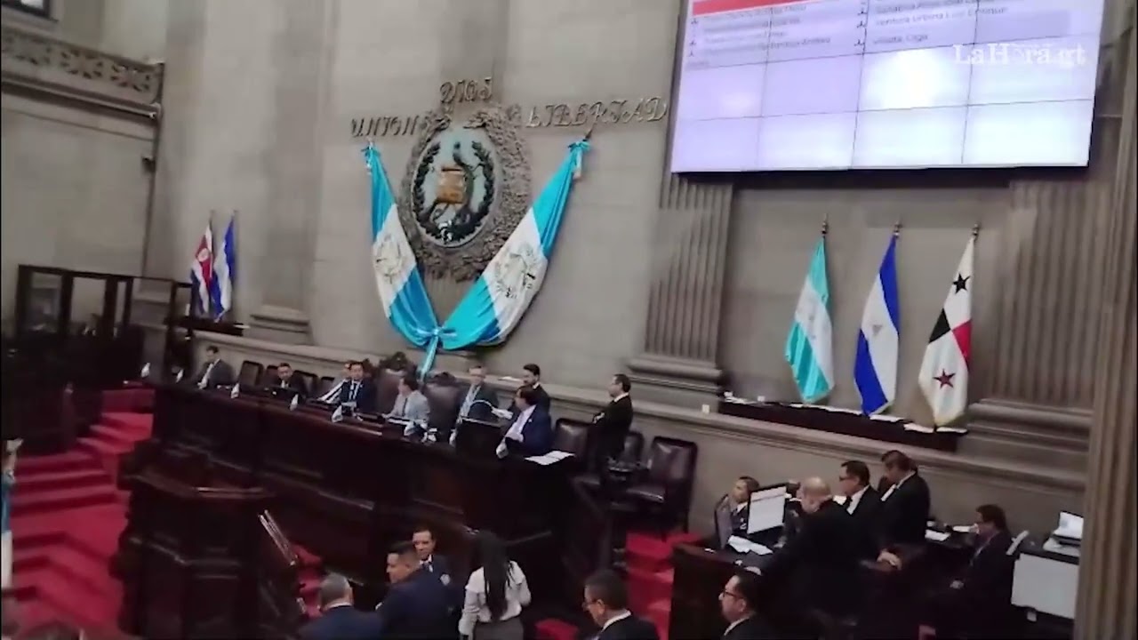 Cabal (Luis Aguirre) y Vamos (Allan Rodríguez) se unen para aprobar de urgencia otorgar más fondos a Codedes sin mayor control
