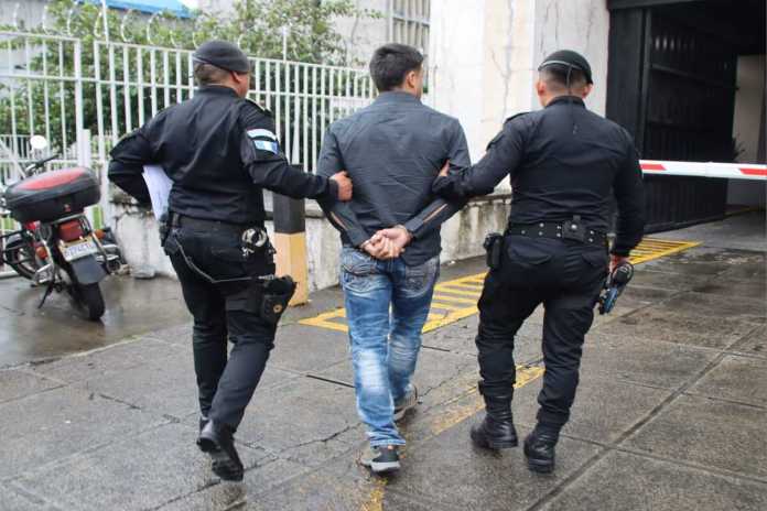 Un mexicano es señalado de pornografía infantil de víctimas que engañaba. Foto: PNC